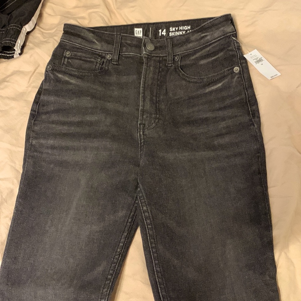 GAP Teen size 14
Teen Sky High Rise Skinny Ankle Jeans with Max Stretch